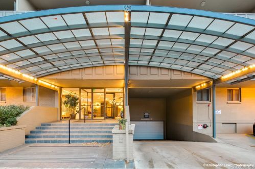 909 Logan St, Denver CO  80203-3008 exterior