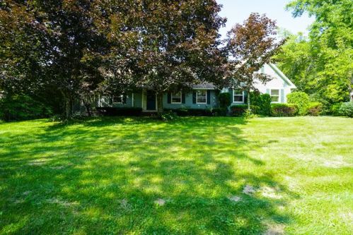 83 Ragged Hill Rd, Hubbardston, MA 01452-1621