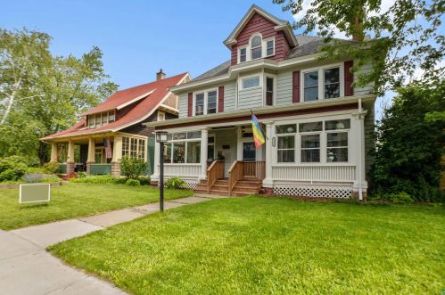2128 4th St, Duluth, MN 55806-3848