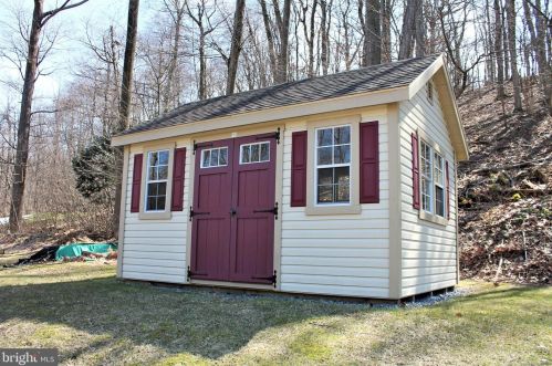 324 Mountaintop Rd, Swartzville PA  17569-9016 exterior