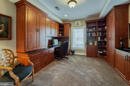 43527 Butler Pl, Leesburg VA 20176-7428 exterior