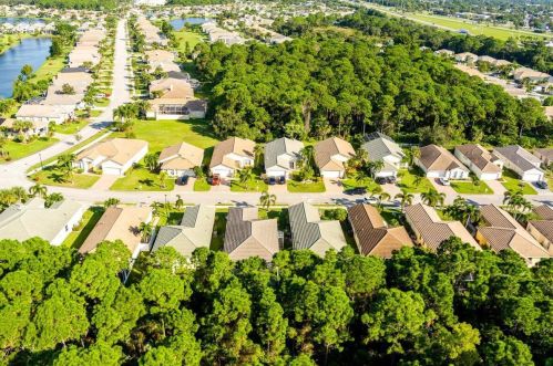 556 Indian Key Dr, Fort Pierce FL  34986-2051 exterior