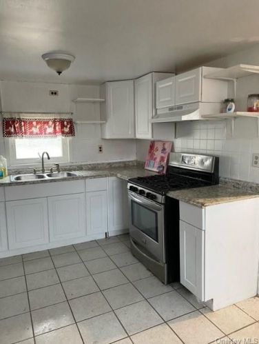 124 Bellevernon Ave, Middletown, NY 10940-2519