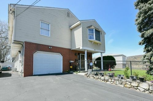 32 Pearl Lake Rd, Waterbury, CT 06706-2523