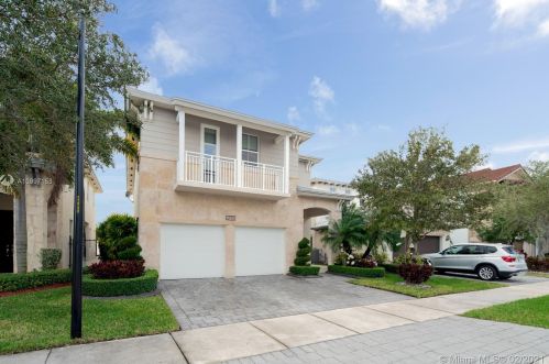 6990 104th Ct, Miami, FL 33173-1380