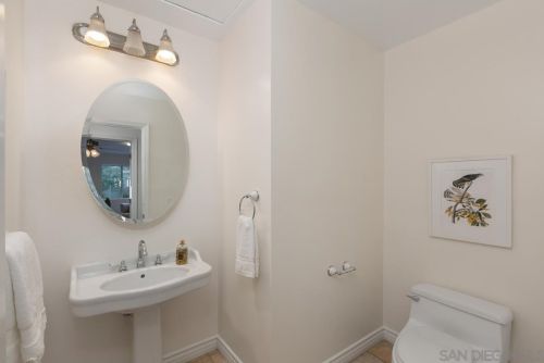 2435 Frankfort St, San Diego CA 92110-3314 exterior