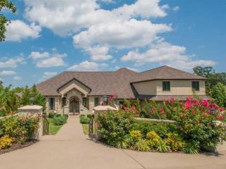 5038 Maywood Rd, Fayetteville, AR 72703-9211