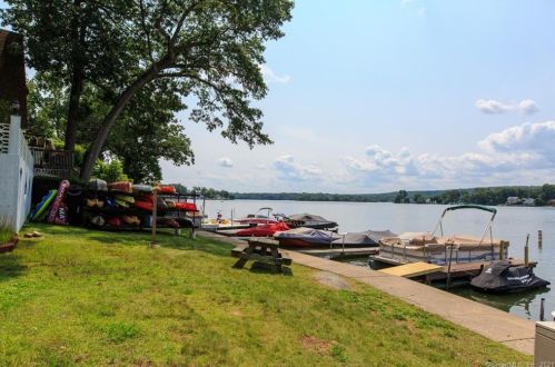 19 Mohawk Trl, East Hampton, CT 06424-2021