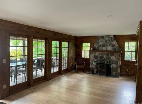 93 Woods Rd, Greenwood Lake NY  10925-4404 exterior