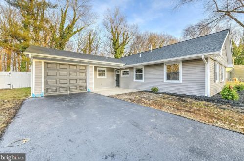 43 Paddock Ln, Willingboro, NJ 08046-2740