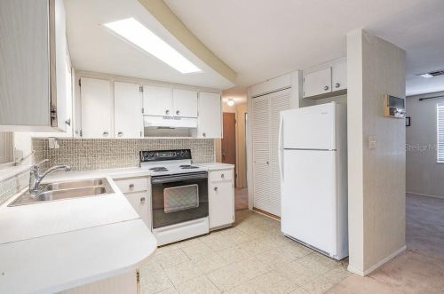 3249 Holiday Lake Dr, Tarpon Springs FL  34691-5013 exterior