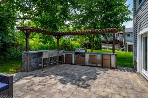 275 Grant St, Berkeley Heights NJ  07922-1142 exterior