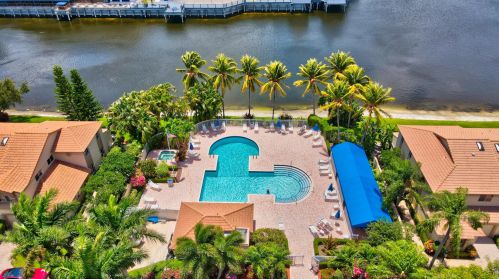 6798 Via Regina, Boca Raton FL  33433-3927 exterior