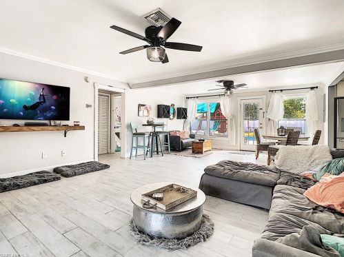 1154 Illinois Dr, Naples, FL 34103-3888