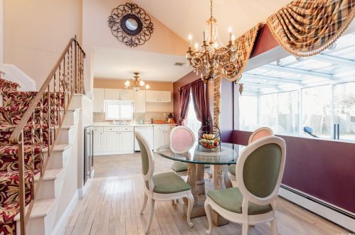 47 Myson St, West Islip NY  11795-2703 exterior