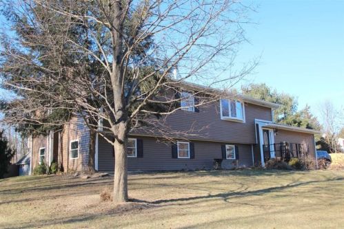 75 Creek Rd, Staatsburg, NY 12580-5626