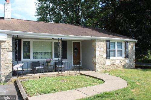 95 Fairhill Dr, Southampton, PA 18966-1303