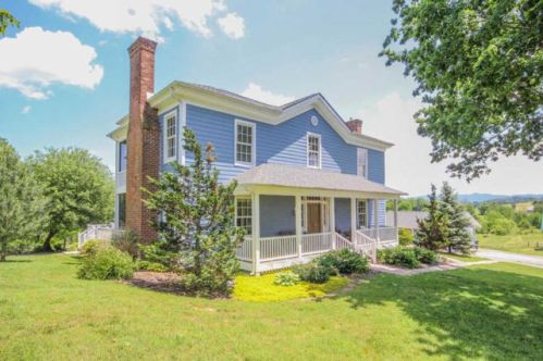 813 Martin Mill Pike, Rockford, TN 37853-3515