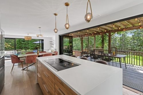 36 Ancient Hwy, East Hampton NY  11937-2568 exterior