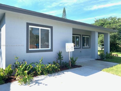 719 9th St, Dania Beach FL  33004-3829 exterior