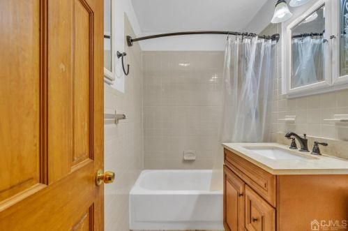 4 Charles Ter, Piscataway NJ  08854-5320 exterior