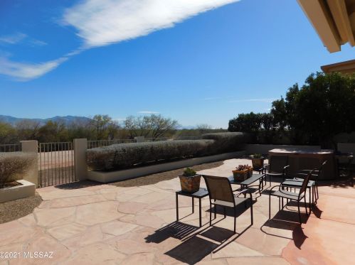 9034 Lawndale Dr, Tucson, AZ 85743-8952