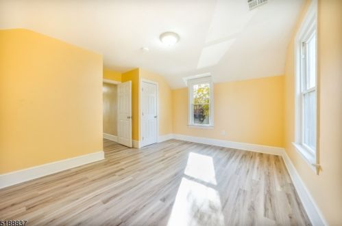 320 Knowlton St, Belvidere NJ  07823-1824 exterior