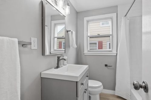 5637 Washburn Ave, Minneapolis MN  55410-2634 exterior