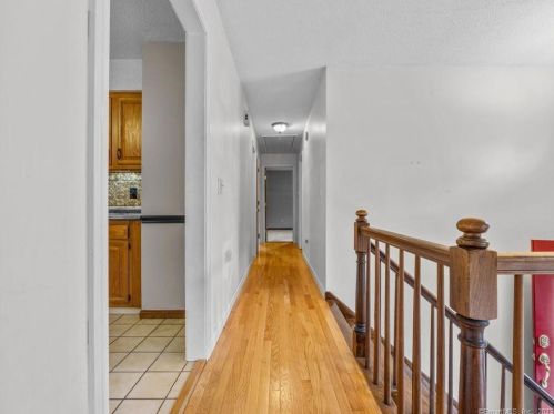 7 Lena Dr, Uncasville CT  exterior