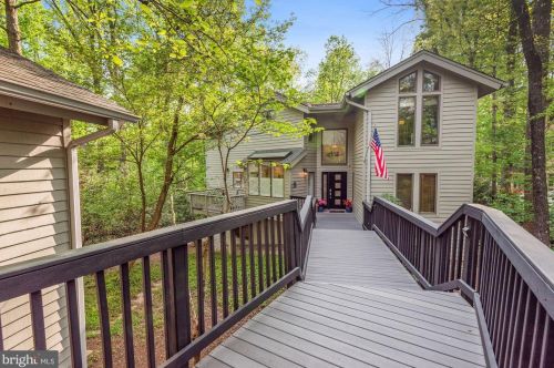 2108 Owls Cove Ln, Herndon, VA 20191-4303