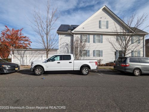 91 Canary Dr, Lakewood, NJ 08701-5453