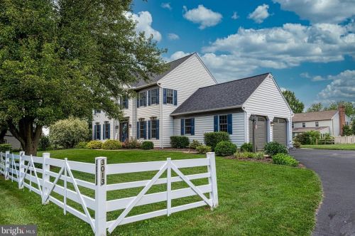 3013 Nolt Rd, Lancaster, PA 17601-1501