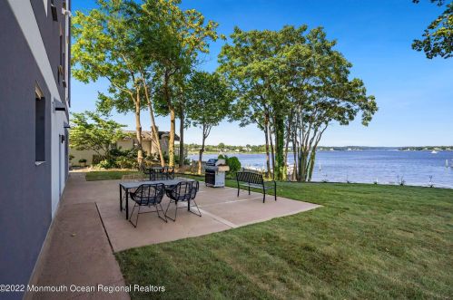 122-2A Bodman Pl, Tinton Falls, NJ 07701-1014