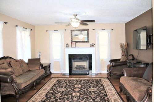 17 Village Ln, Windsor Locks, CT 06096-1589