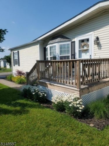 14 Caroline Dr, Belvidere NJ  07823-2849 exterior