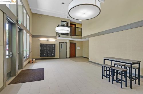 400 Davis St, San Leandro CA  94577-2774 exterior