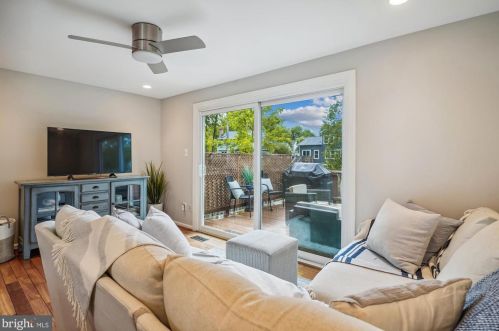 8518 Blue Rock Ln, Lorton VA  22079-3062 exterior