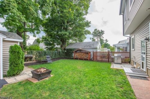 17 Kennedy Rd, Greystone Park NJ  07950-2311 exterior