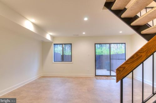 12127 Captiva Ct, Herndon VA 20191-1205 exterior