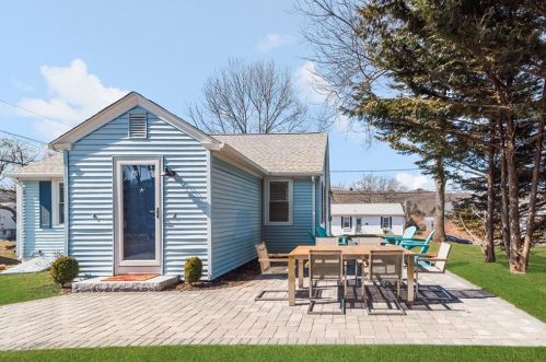 18 Lakeview Dr, South Kingstown, RI 02882-1223