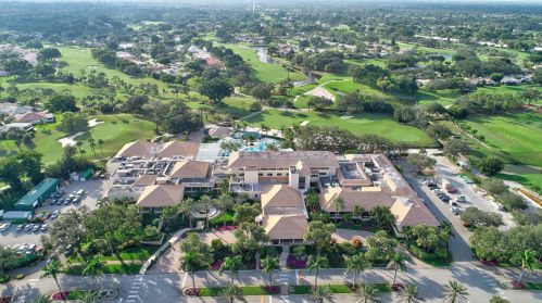 28 Glens Dr, Boynton Beach FL  33436-6207 exterior