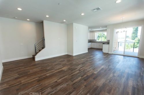 8427 Tweedy Ln, Downey, CA 90240-0021