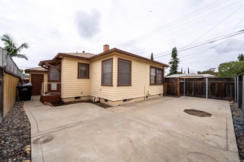 3481 Myrtle Ave, San Diego CA 92104-4426 exterior