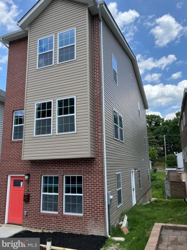 519 48th Pl, Washington, DC 20019-4701