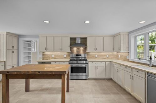 26 Pine Tree Rd, Coventry RI 02816-7001 exterior