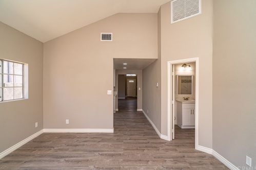 5477 Myrtle Ave, Long Beach CA 90807-2440 exterior