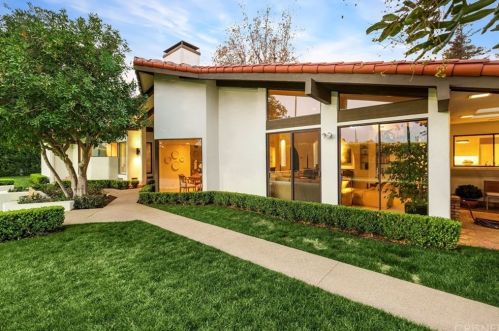 5242 Amestoy Ave, Van Nuys CA 91406-2112 exterior