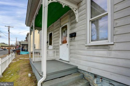 732 2nd St, Lykens, PA 17048-1403