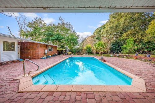 37 Walnut Ave, Shalimar FL  32579-1121 exterior