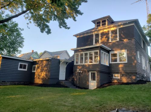 231 Main St, Juneau, WI 53039-1105